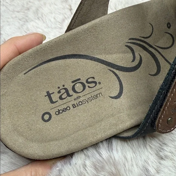 Taos Footwear Brown and Black Sandals - Picture 9 of 11